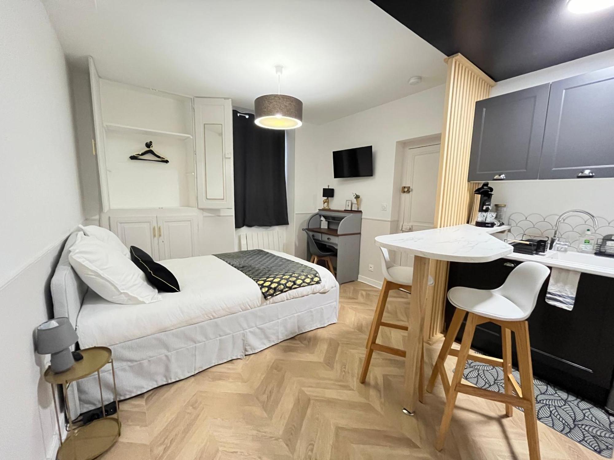 Le Studio Haslay Seraucourt En Plein Coeur De Ville De Bourges - Charme De L Ancien Et Confort Contemporain Quarto foto