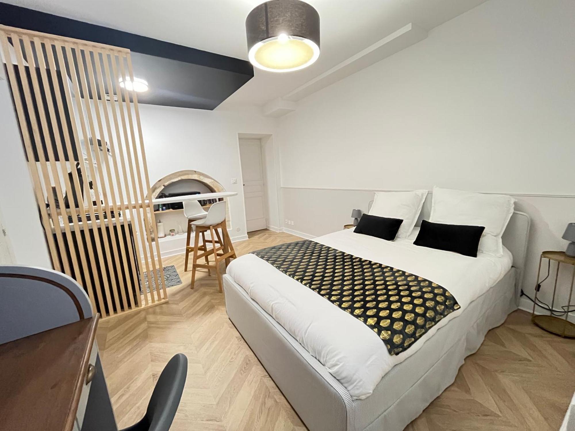 Le Studio Haslay Seraucourt En Plein Coeur De Ville De Bourges - Charme De L Ancien Et Confort Contemporain Quarto foto